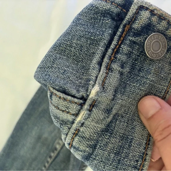 Women’s classic Levi's Denim Jacket - Picture 7 of 7